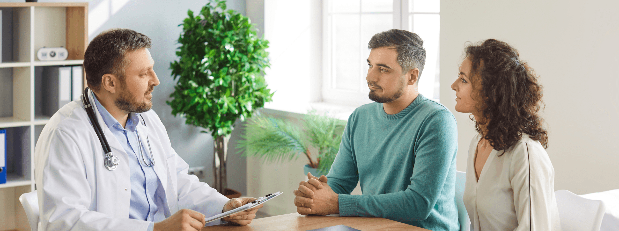 hombre en consulta medica
