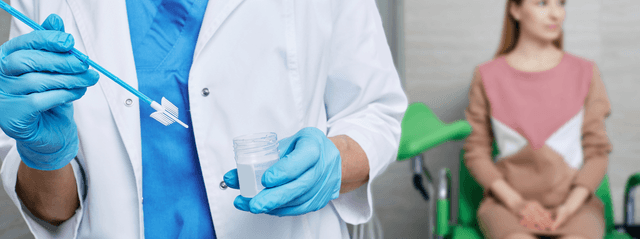 persona realizando una prueba de vph