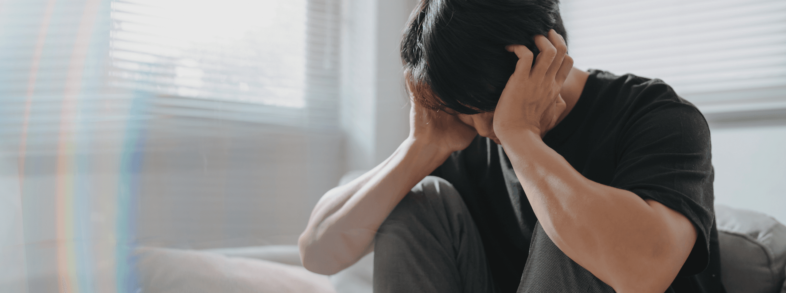 hombre con estres porque no se le levanta